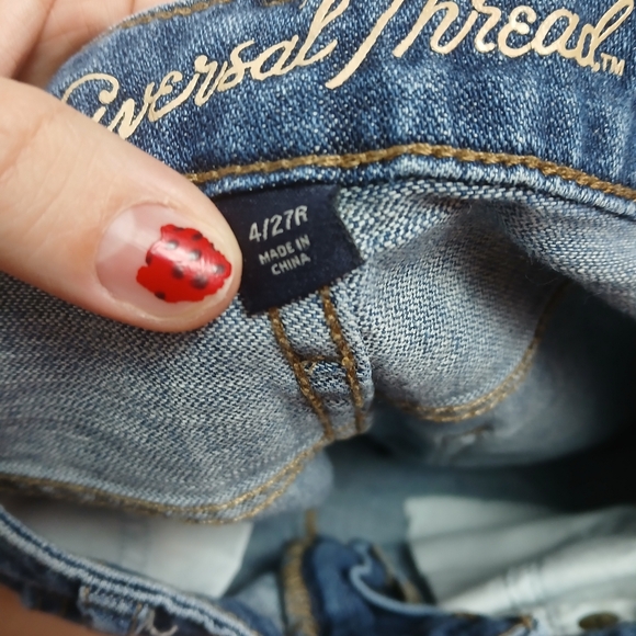 Universal Thread Distressed Mid Rise Boyfriend Short - Picture 3 of 8